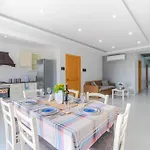 New Spacious Apartment 3 Bdr 2 Bth Bugibba S