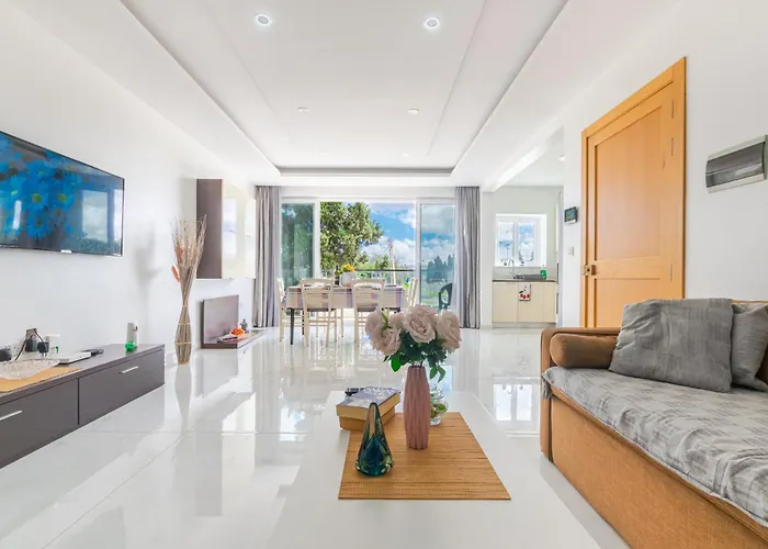 New Spacious Apartment 3 Bdr 2 Bth Bugibba S